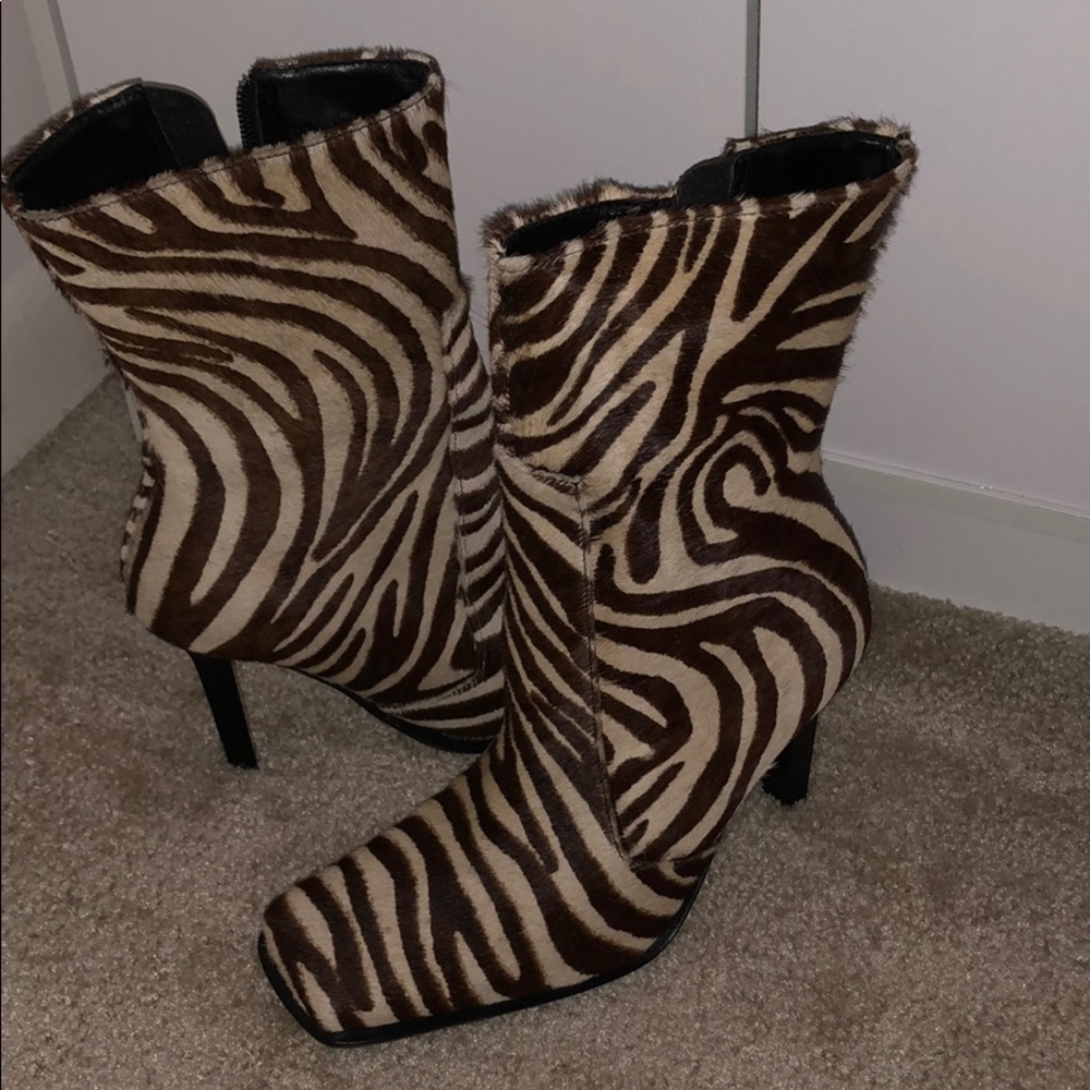 Long hair suede zebra boots